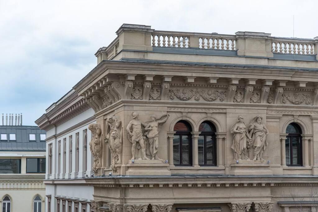 Andrassy Heritage Deluxe Apartment Budapest Exterior photo